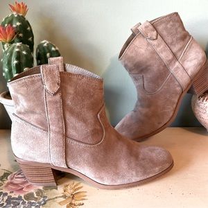Vince Camuto Hinge Light Tan Suede Western Ankle Boots